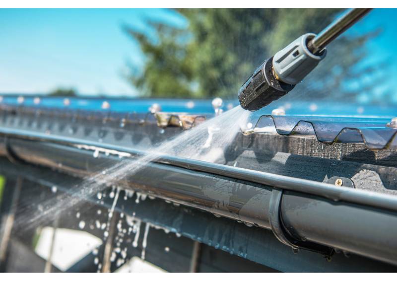 Prestation de nettoyage de gouttière et de chéneau à Valence et dans la Drôme